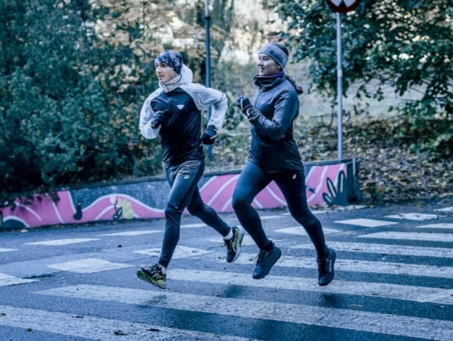 Jak nie zmarznąć: w czym biegać w zimie, aby czuć się komfortowo Jak nie zmarznąć: w czym biegać w zimie, aby czuć się komfortowo